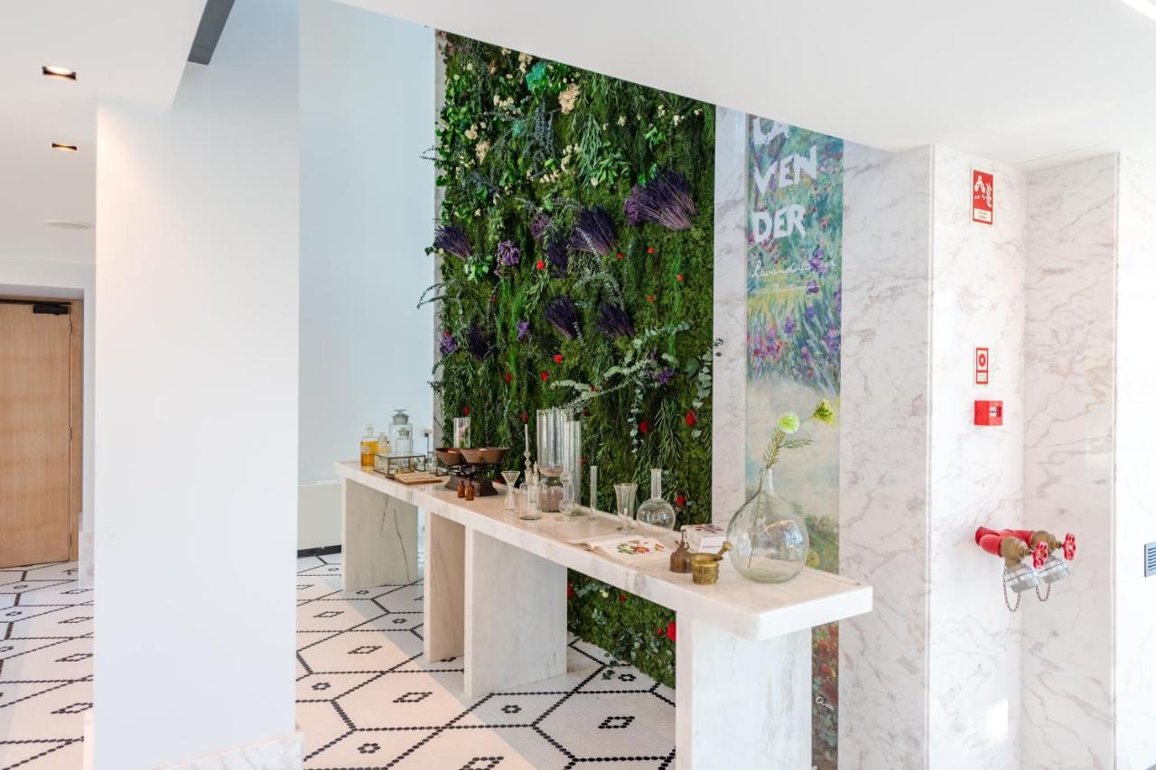 Pestana Douro Riverside - Preferred Hotels & Resorts, Lifestyle Valbom  Экстерьер фото A green wall in a hotel